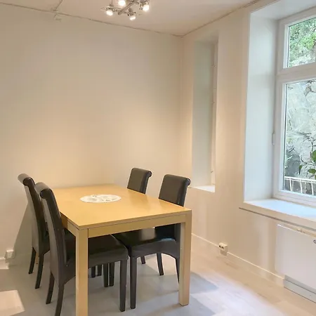 Center - Modern 80-m2 Flat With 3 Bedrooms Apartment *