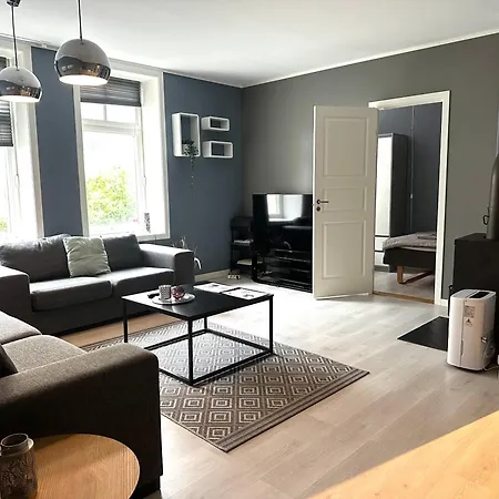 Center - Modern 80-m2 Flat With 3 Bedrooms *
