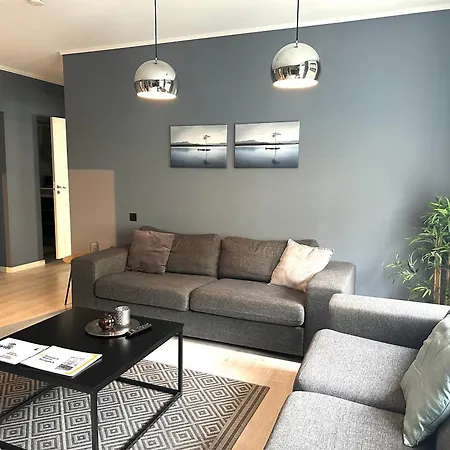 Center - Modern 80-m2 Flat With 3 Bedrooms *