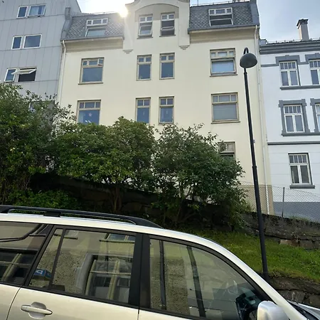 Center - Modern 80-m2 Flat With 3 Bedrooms *