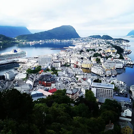 Center - Modern 80-m2 Flat With 3 Bedrooms * Alesund