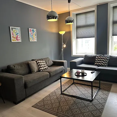 Center - Modern 80-m2 Flat With 3 Bedrooms アパート