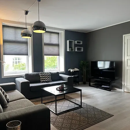 Center - Modern 80-m2 Flat With 3 Bedrooms アパート *