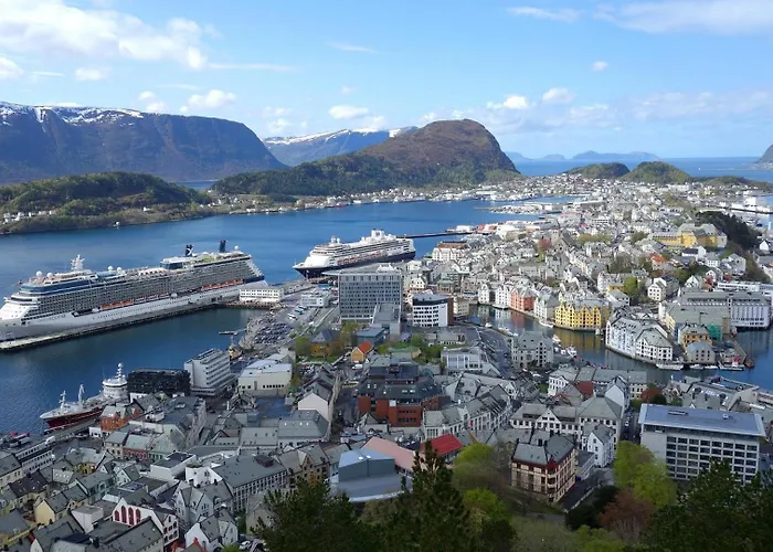 Leilighet Center - Modern 80-m2 Flat With 3 Bedrooms *