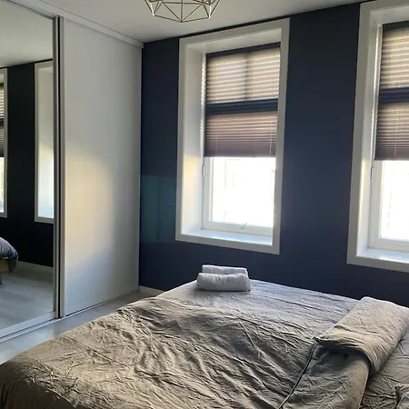 Lejlighed Center - Modern 80-m2 Flat With 3 Bedrooms *