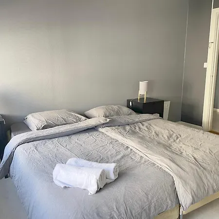 Lejlighed Center - Modern 80-m2 Flat With 3 Bedrooms *