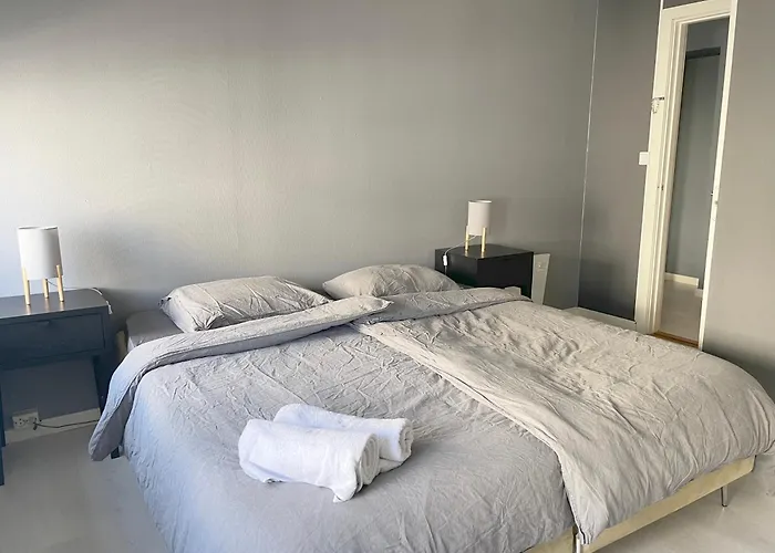 Lejlighed Center - Modern 80-m2 Flat With 3 Bedrooms *