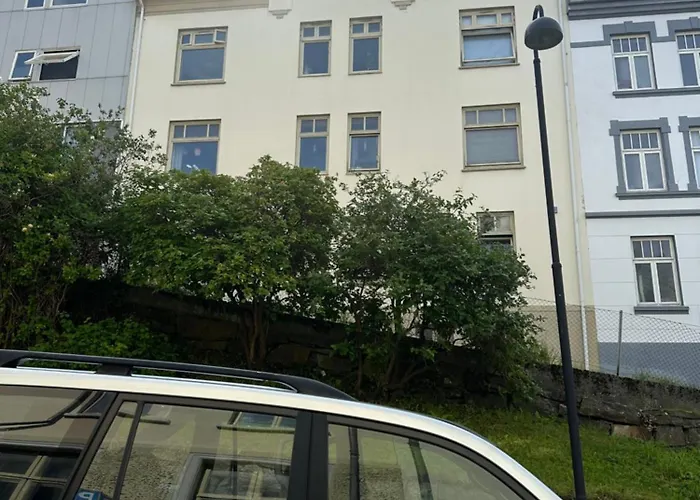 Center - Modern 80-m2 Flat With 3 Bedrooms *
